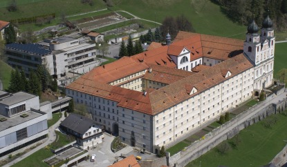 Blick auf die Klosteranlage mit Internats-Gymnasium 